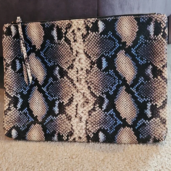Banana Republic Snake Skin Embossed Leather Clutch Oversized Buttery Soft NWT - Picture 11 of 16